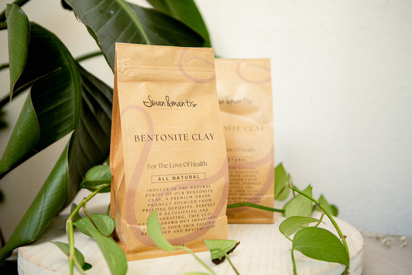 Organic Bentonite Clay - Swan and Mantis